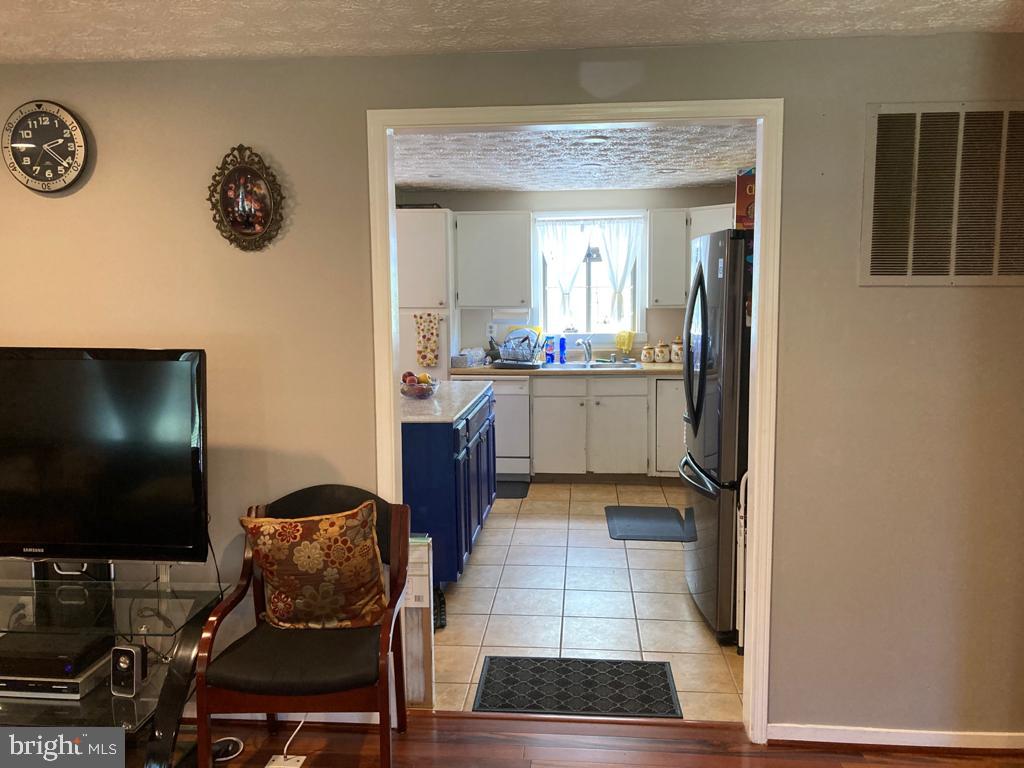 7011 Glen Spring Road Baltimore, MD 21244 - Photo 2 of 14