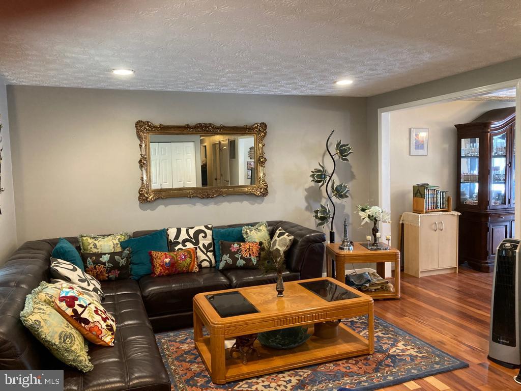 7011 Glen Spring Road Baltimore, MD 21244 - Photo 4 of 14