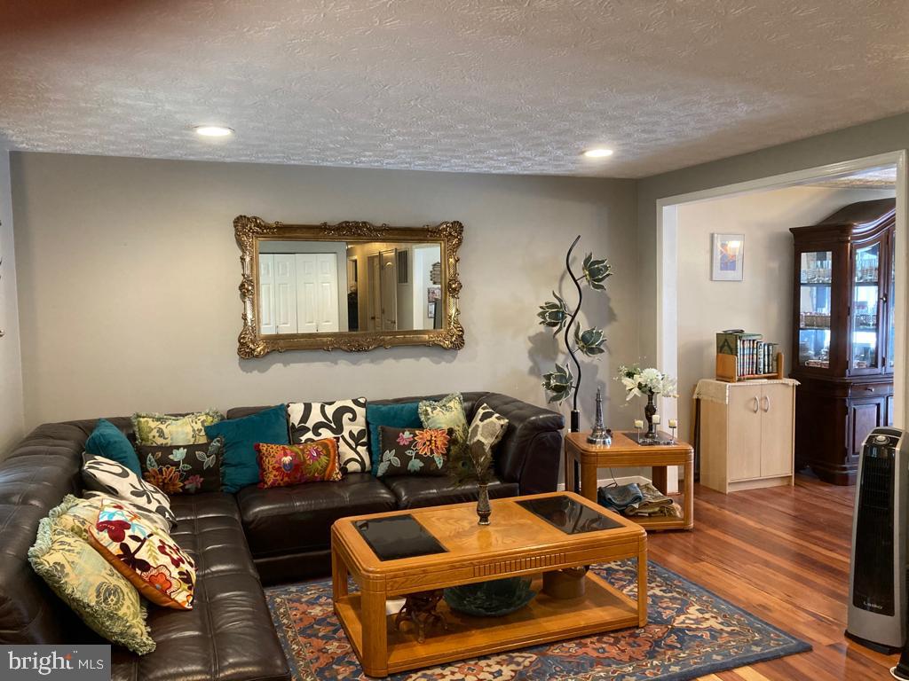 7011 Glen Spring Road Baltimore, MD 21244 - Photo 5 of 14