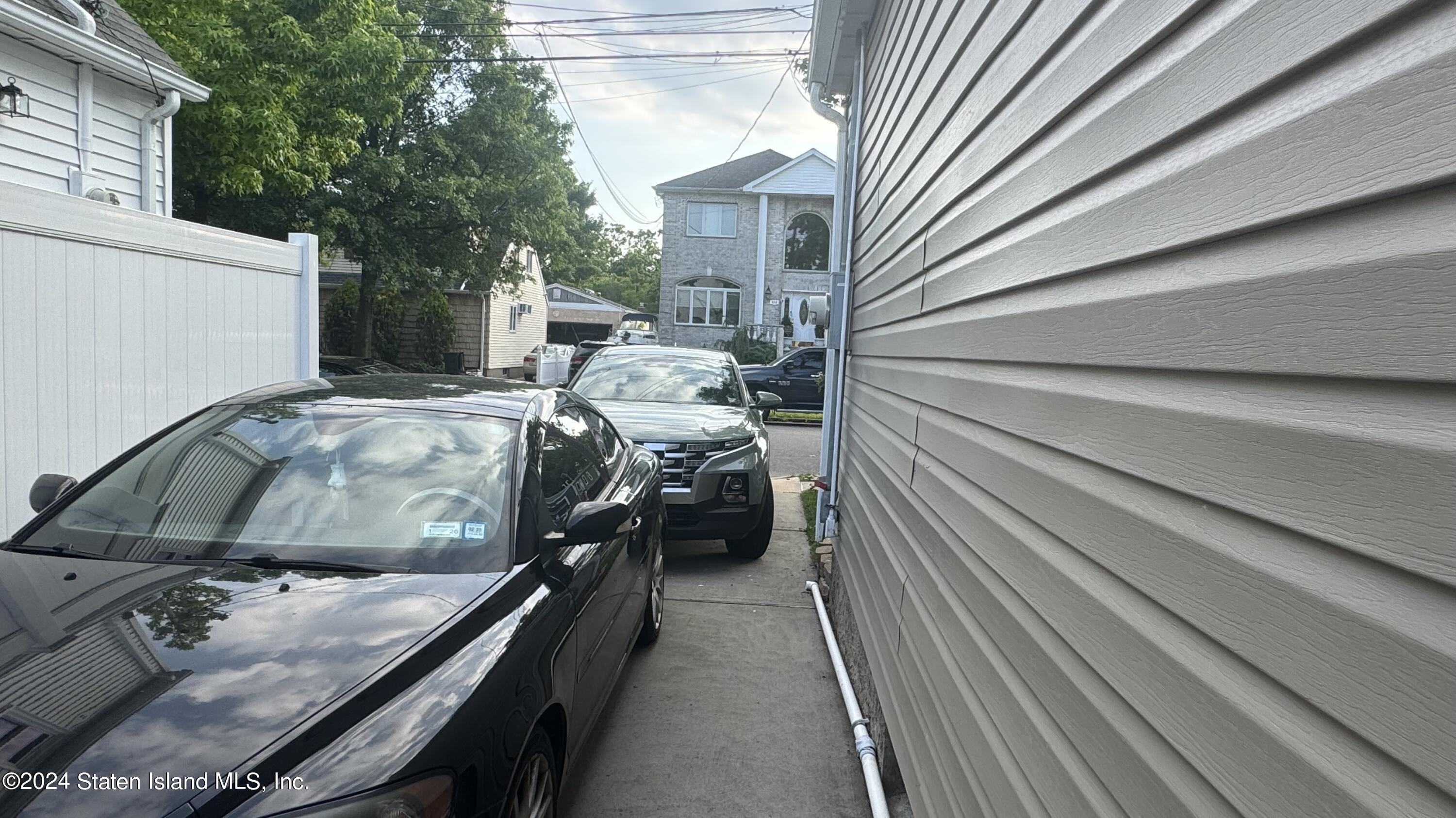 215 Beach Road Staten Island, NY 10312 - Photo 29 of 42 Driveway