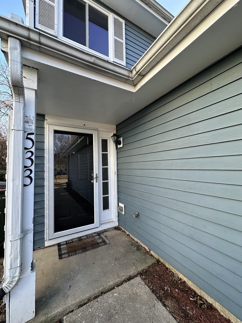 533 Milton Drive Naperville, IL 60563 - Photo 2 of 17