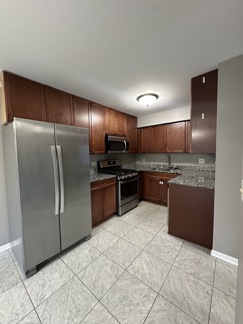 533 Milton Drive Naperville, IL 60563 - Photo 5 of 17