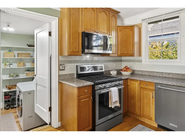 $489,900 | 8413 Northeast Pacific Street, Portland, OR 97220