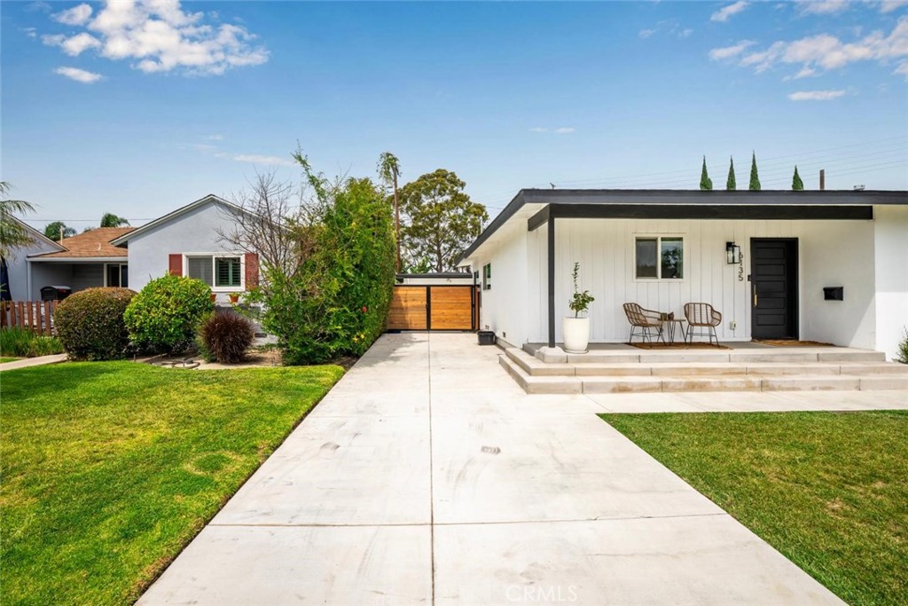 6135 23rd Street Long Beach, CA 90815 - Photo 2 of 61