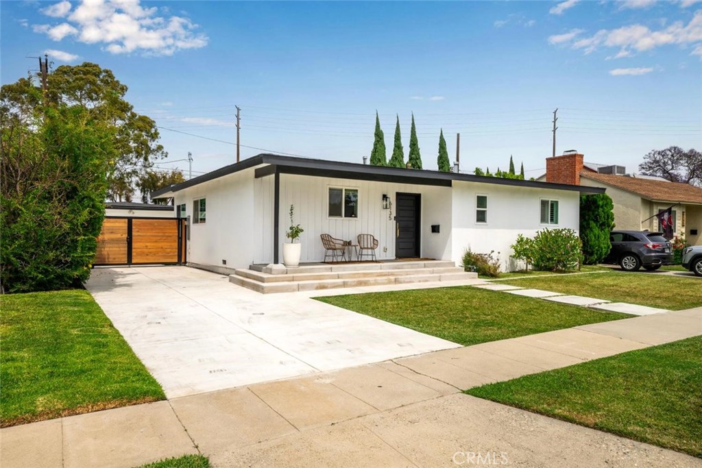 6135 23rd Street Long Beach, CA 90815 - Photo 3 of 61