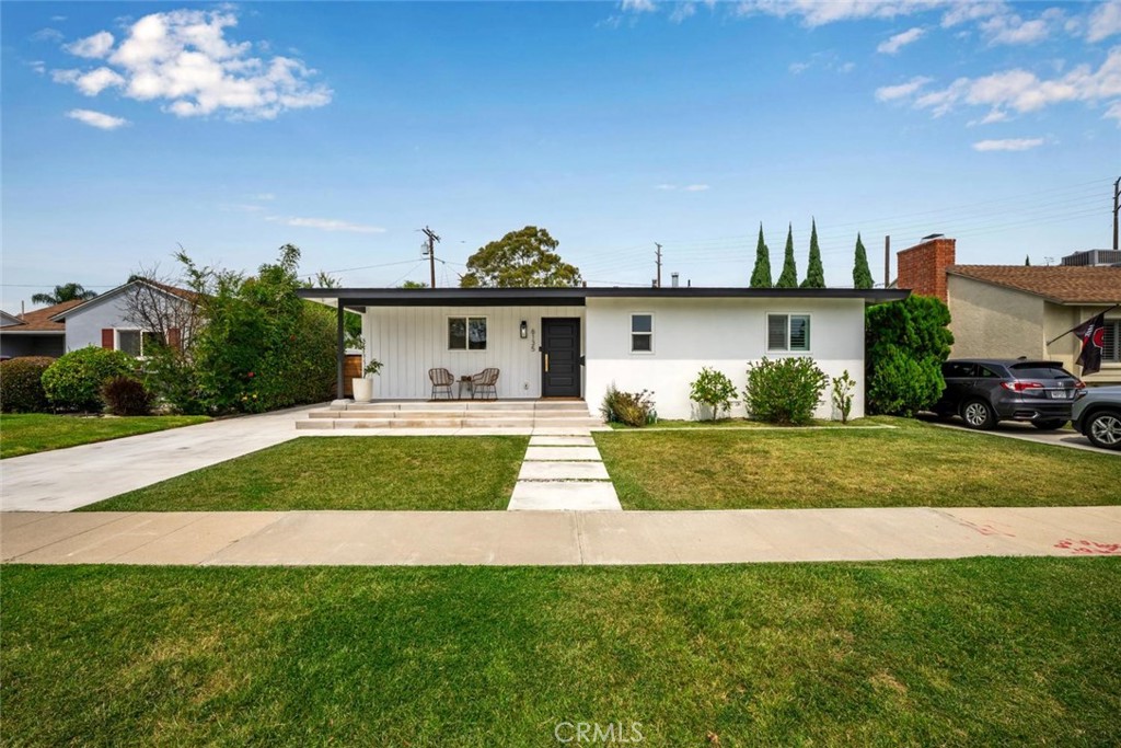 6135 23rd Street Long Beach, CA 90815 - Photo 4 of 61