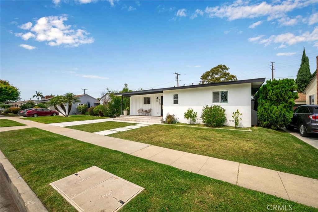 6135 23rd Street Long Beach, CA 90815 - Photo 6 of 61