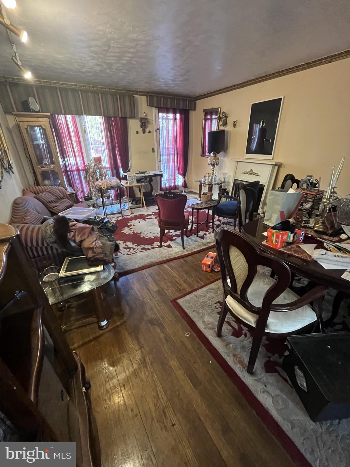142 G Street Southwest, Unit 155 Washington, DC 20024 - Photo 5 of 13 a room with musical instruments