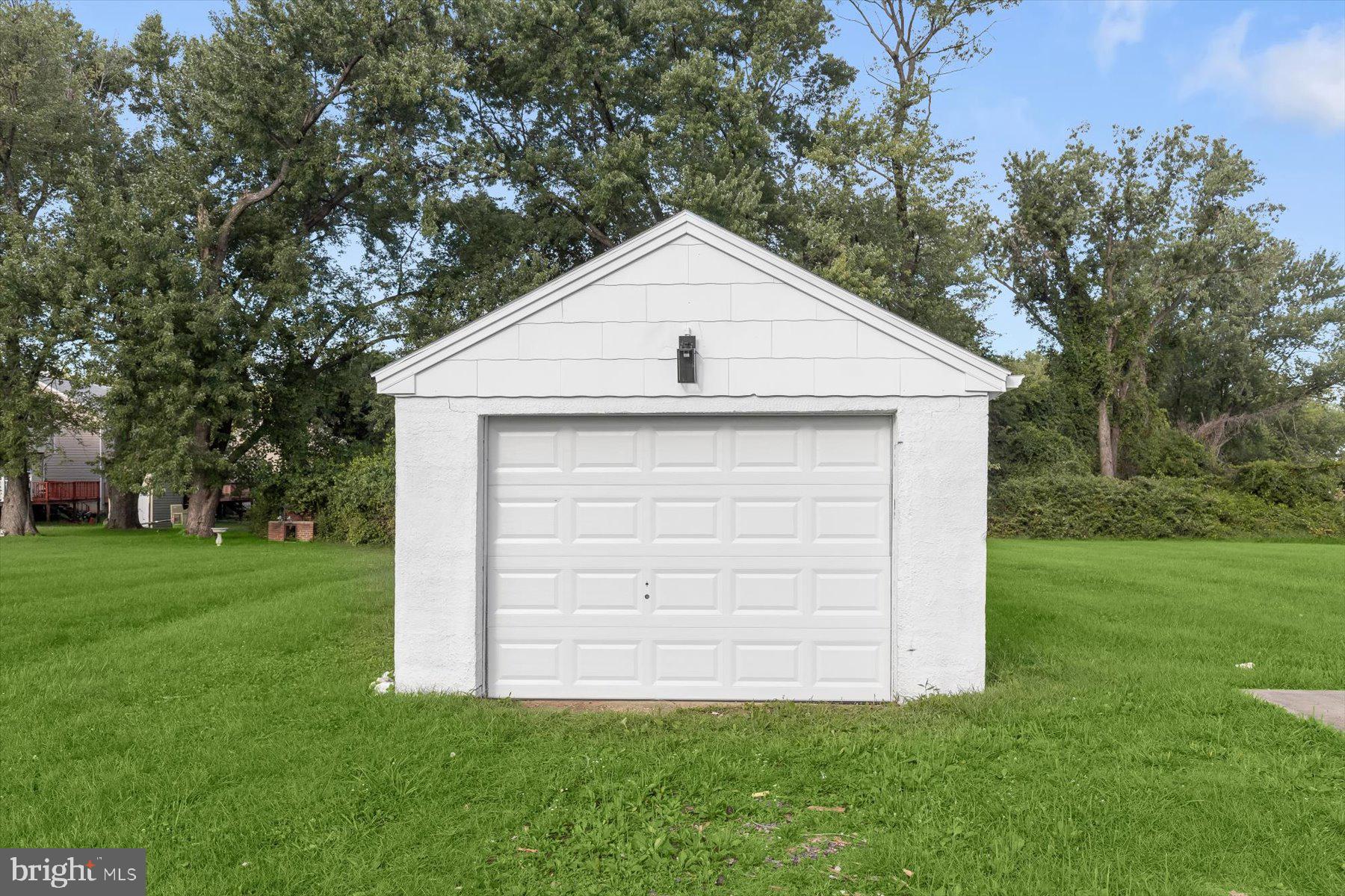 6521 Ridge Road Baltimore, MD 21237 - Photo 3 of 31 Garage