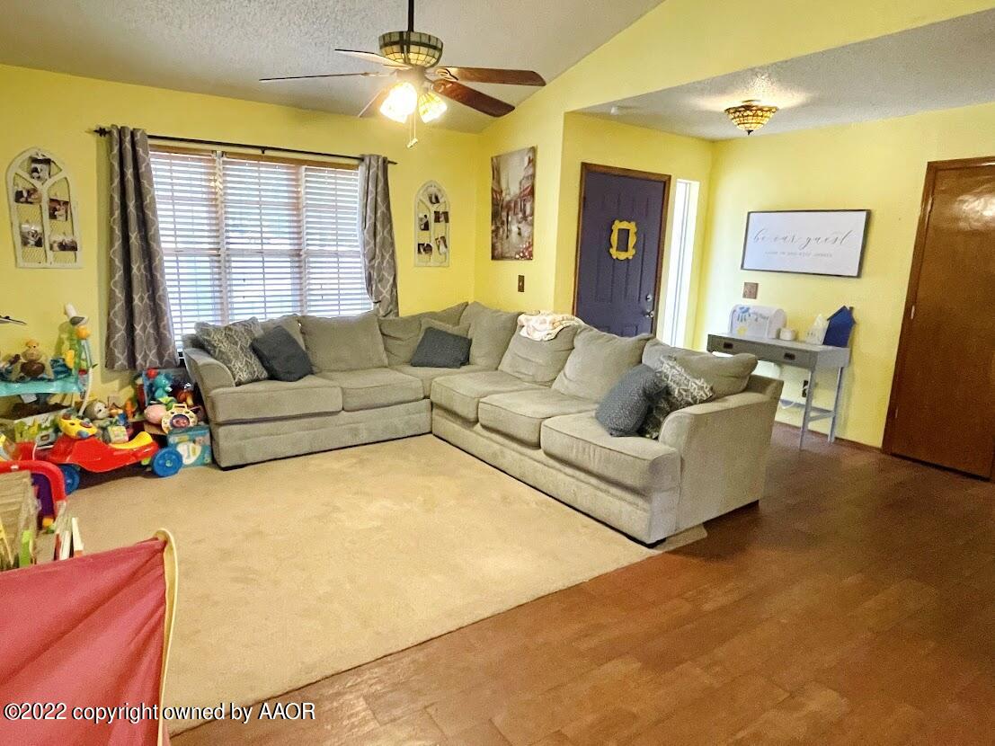 2901 Shield Court Amarillo, TX 79110 - Photo 6 of 14 living room