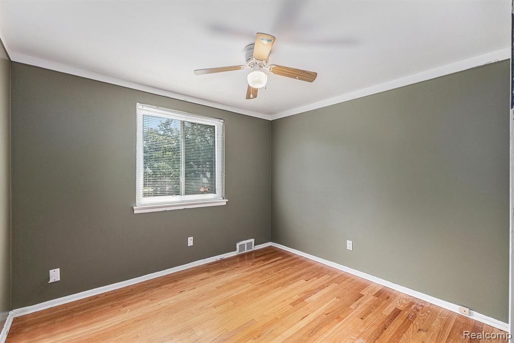 20740 Marter Road Grosse Pointe Woods, MI 48236 - Photo 18 of 37