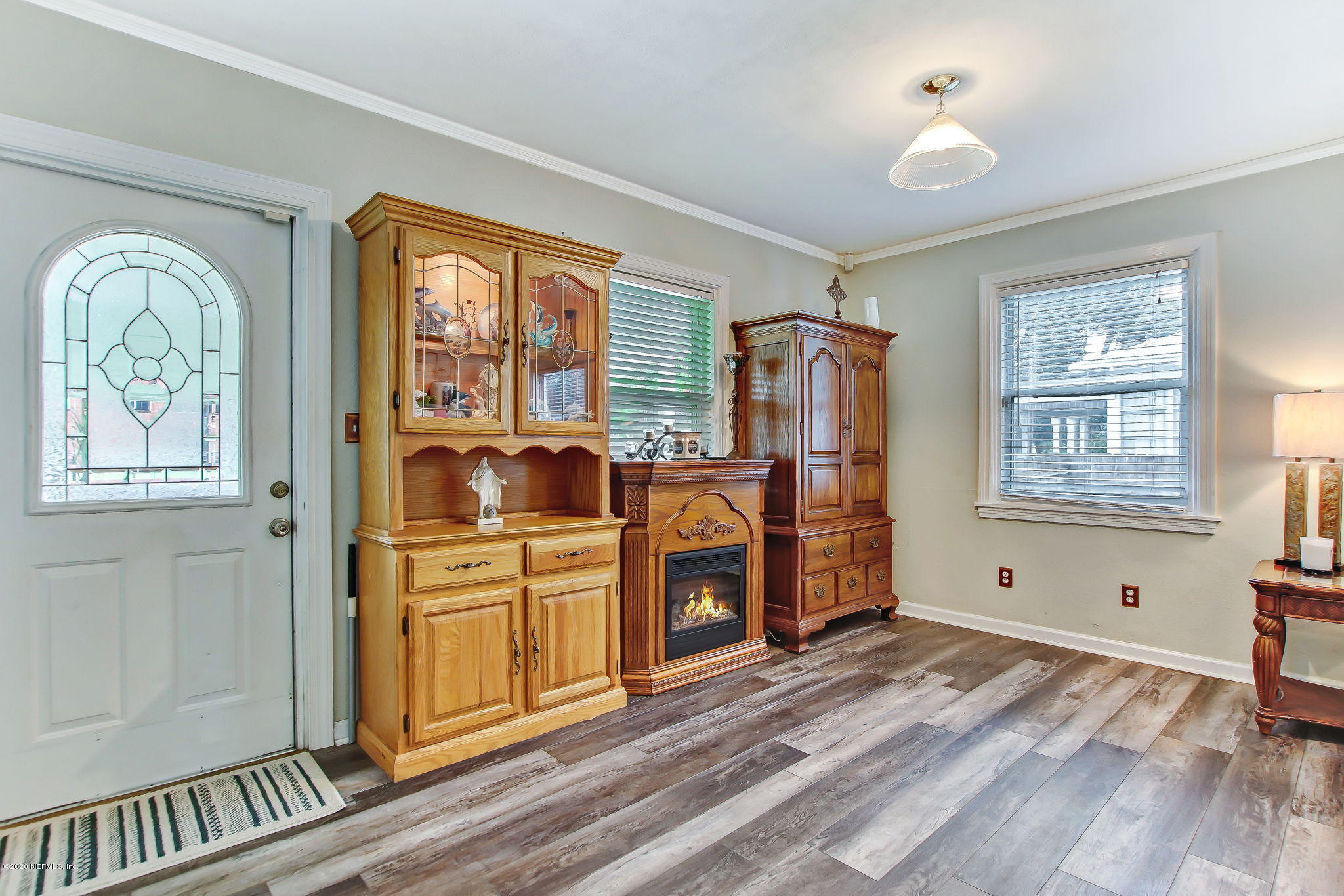 4637 Cambridge Road Jacksonville, FL 32210 - Photo 10 of 49 Foyer view from bedrrom hall