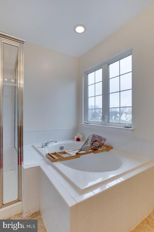 1506 Shellford Lane Accokeek, MD 20607 - Photo 21 of 47 Relax in your soaking tub!