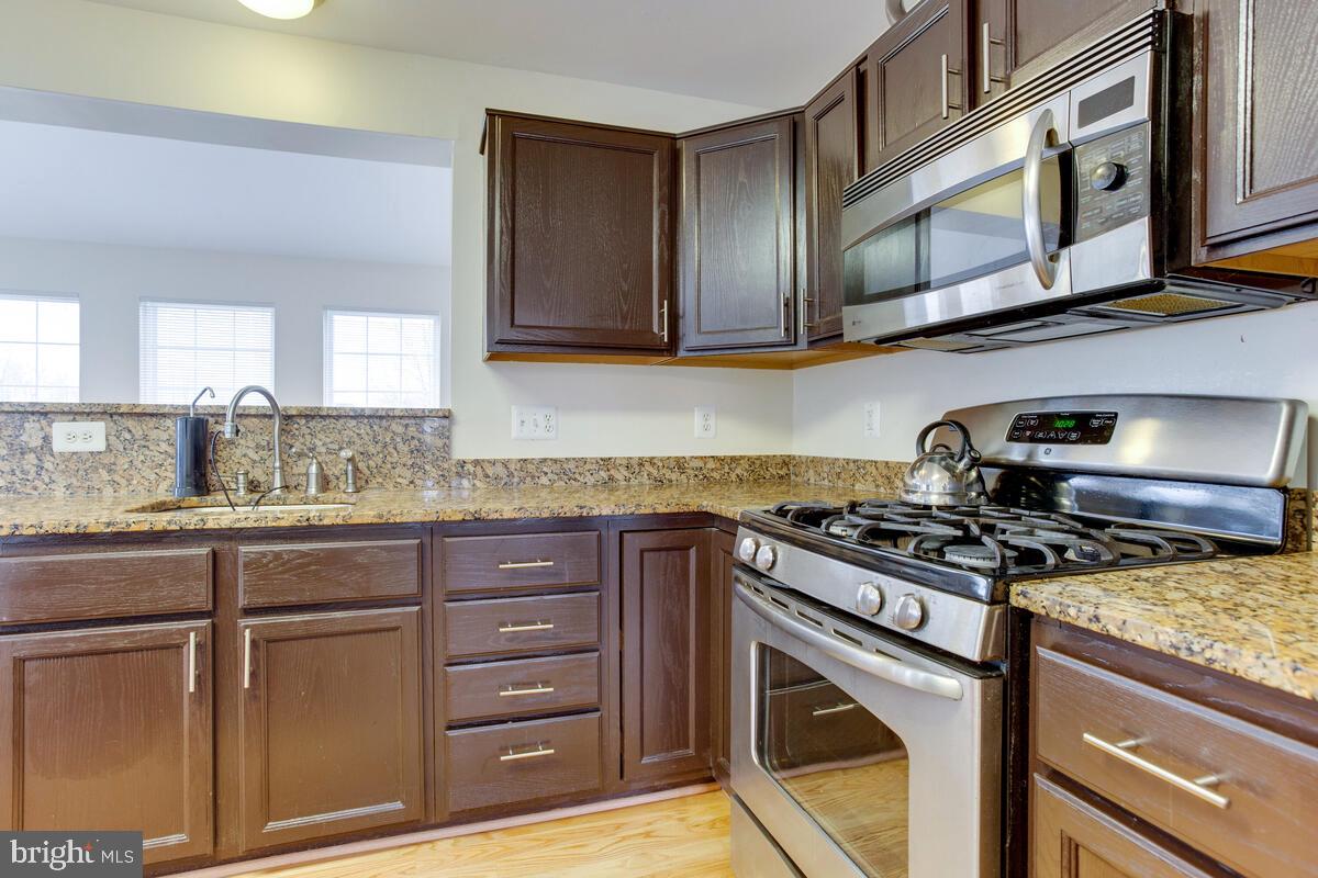 1506 Shellford Lane Accokeek, MD 20607 - Photo 4 of 47 Granite countertops.