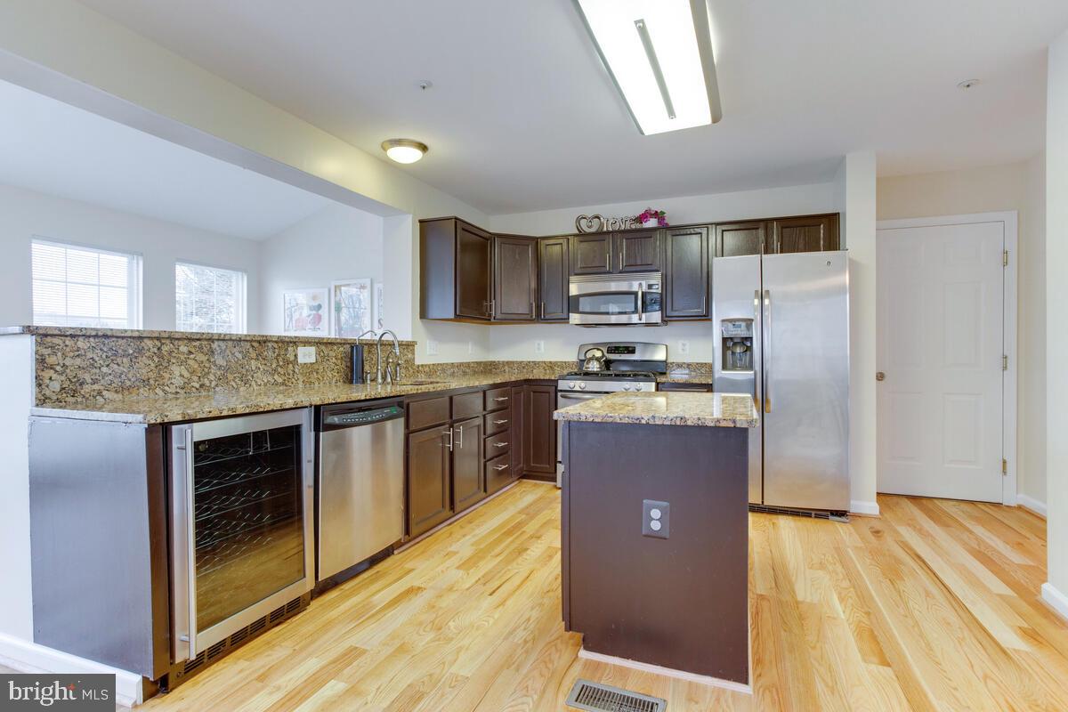 1506 Shellford Lane Accokeek, MD 20607 - Photo 6 of 47 Spacious kitchen.