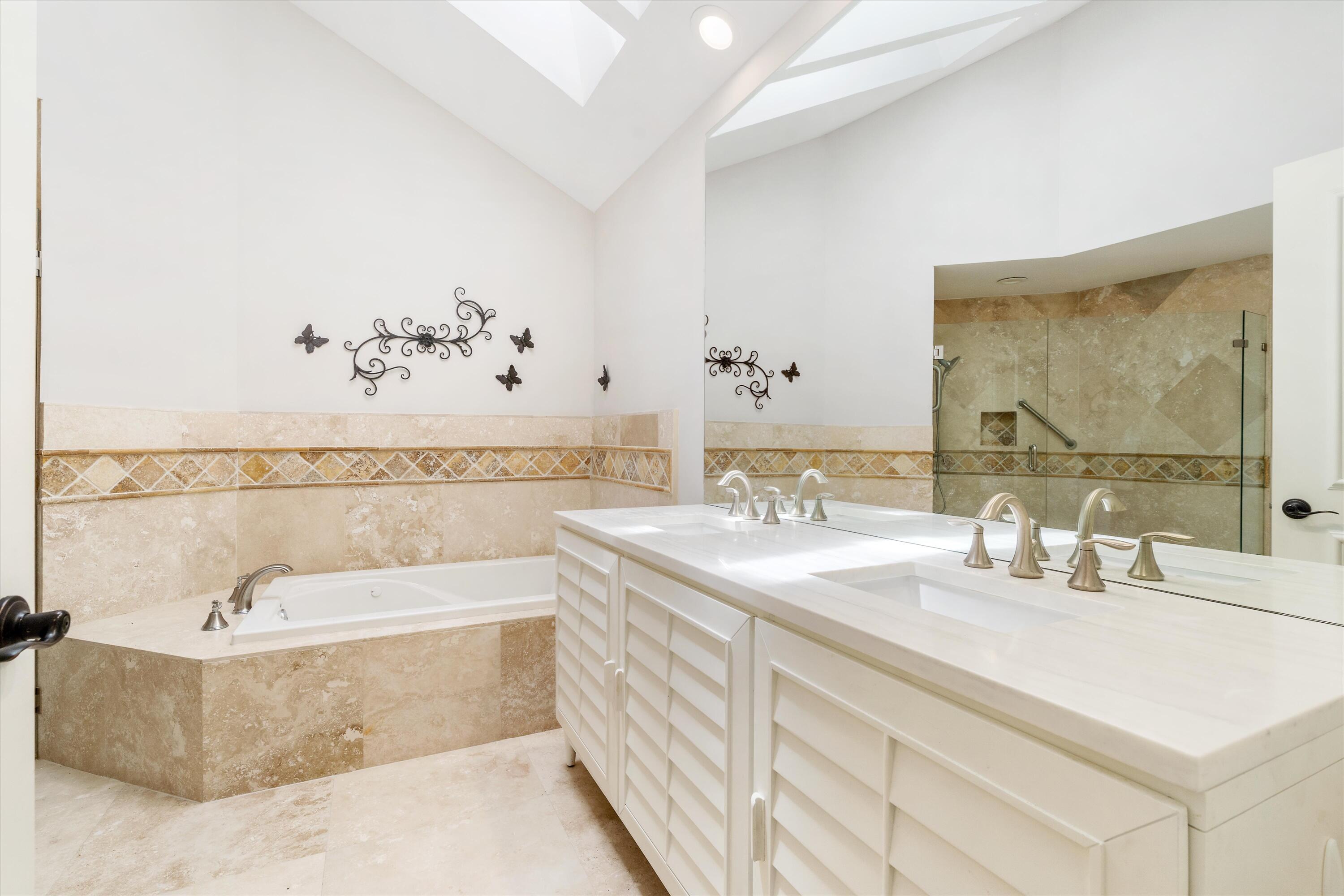 17358 Vía Capri East Boca Raton, FL 33496 - Photo 17 of 20 Master Bathroom
