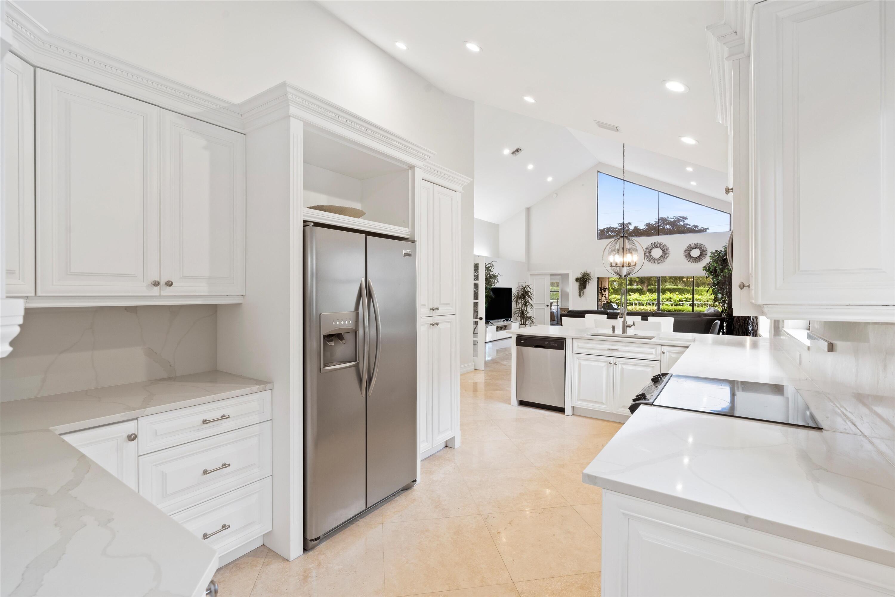 17358 Vía Capri East Boca Raton, FL 33496 - Photo 5 of 20 Kitchen