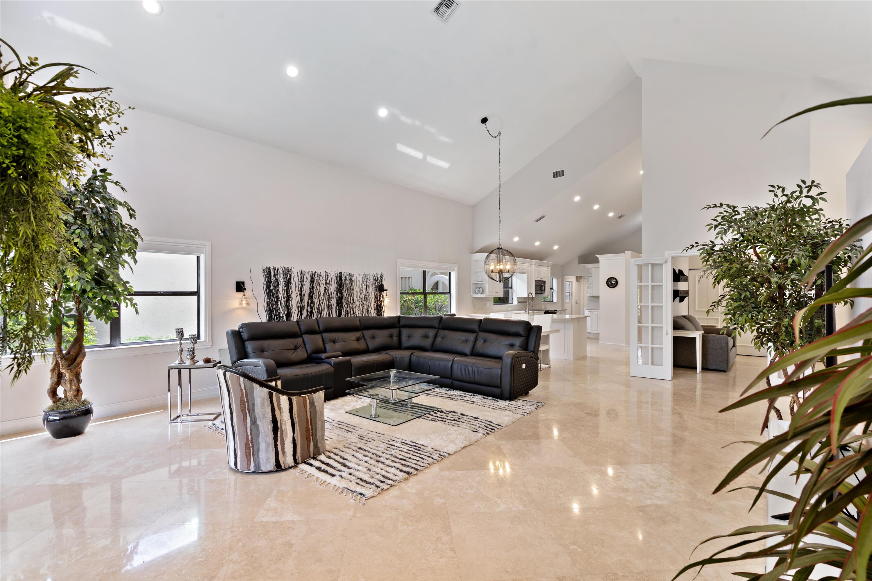 17358 Vía Capri East Boca Raton, FL 33496 - Photo 8 of 20 Living Room
