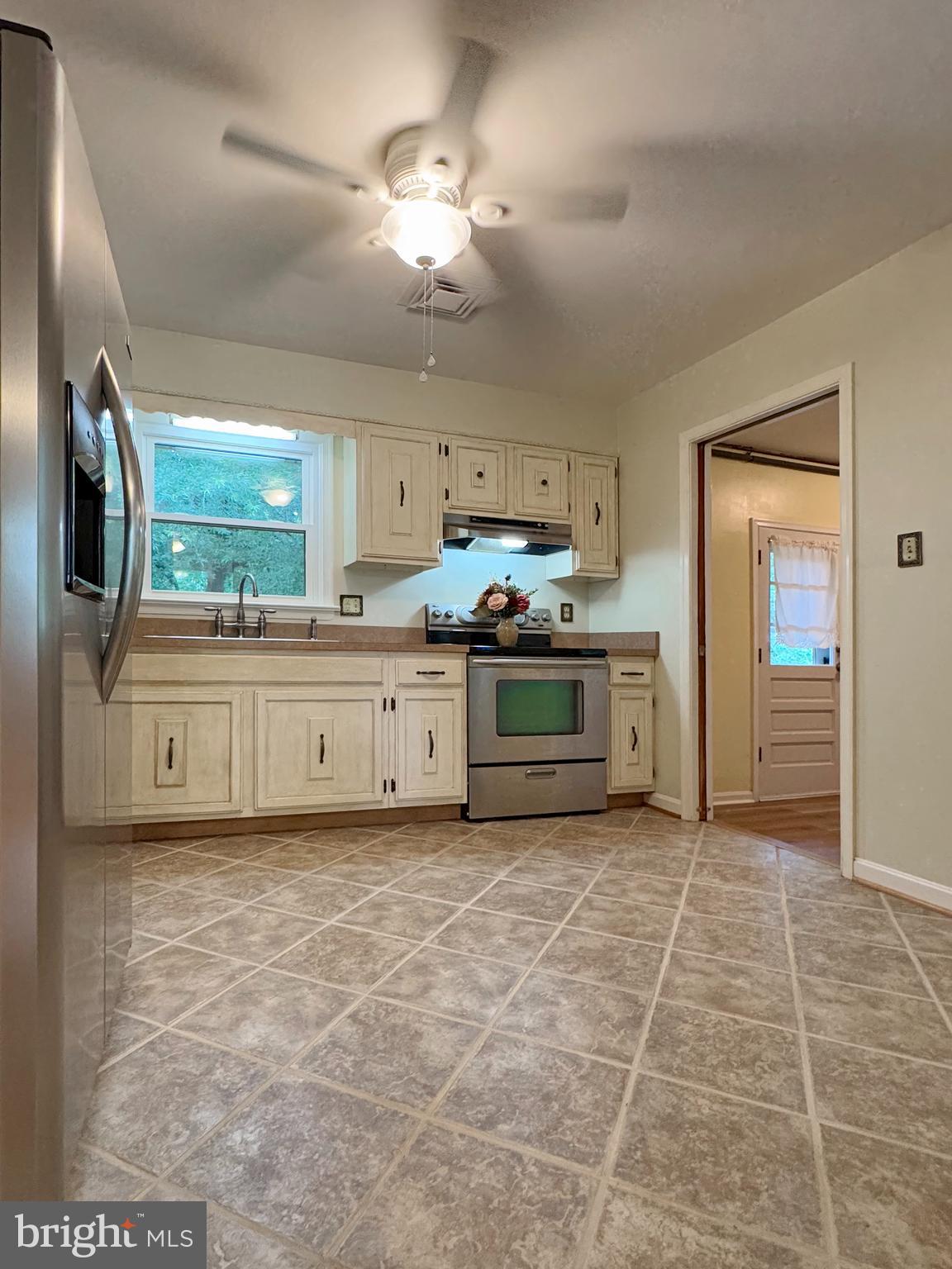 8070 Wheatley Road La Plata, MD 20646 - Photo 4 of 42 Gallery Image 4
