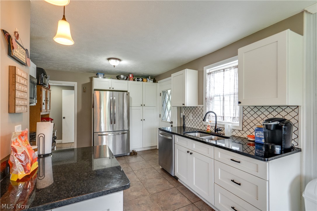 1682 South County Line Road Geneva, OH 44041 - Photo 12 of 41