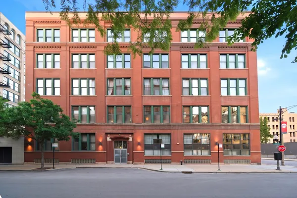 $585,000 | 331 South Peoria Street, Unit 107, Chicago, IL 60607