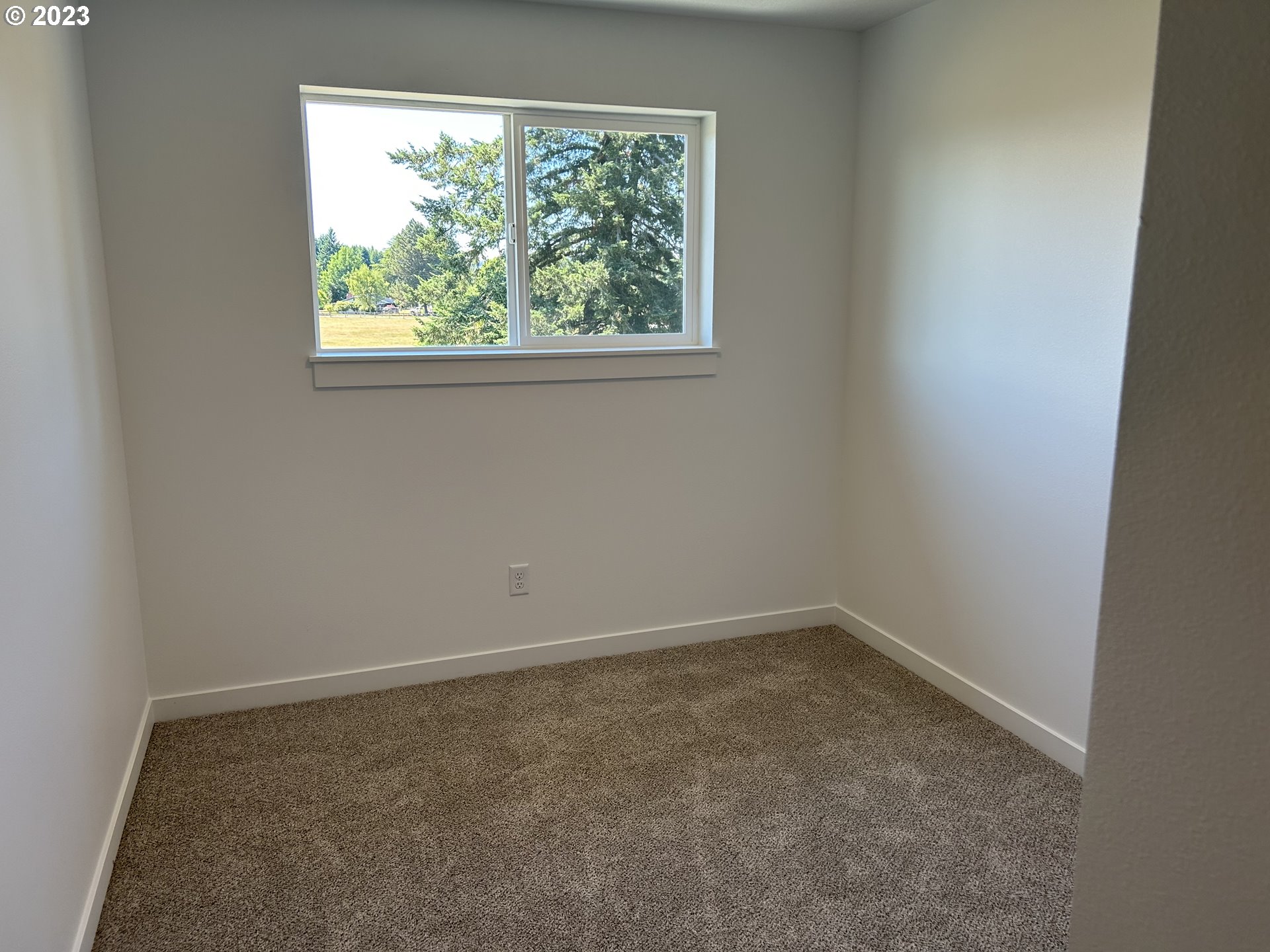 1006 Peach Road Winlock, WA 98596 - Photo 15 of 15 an empty room with a window