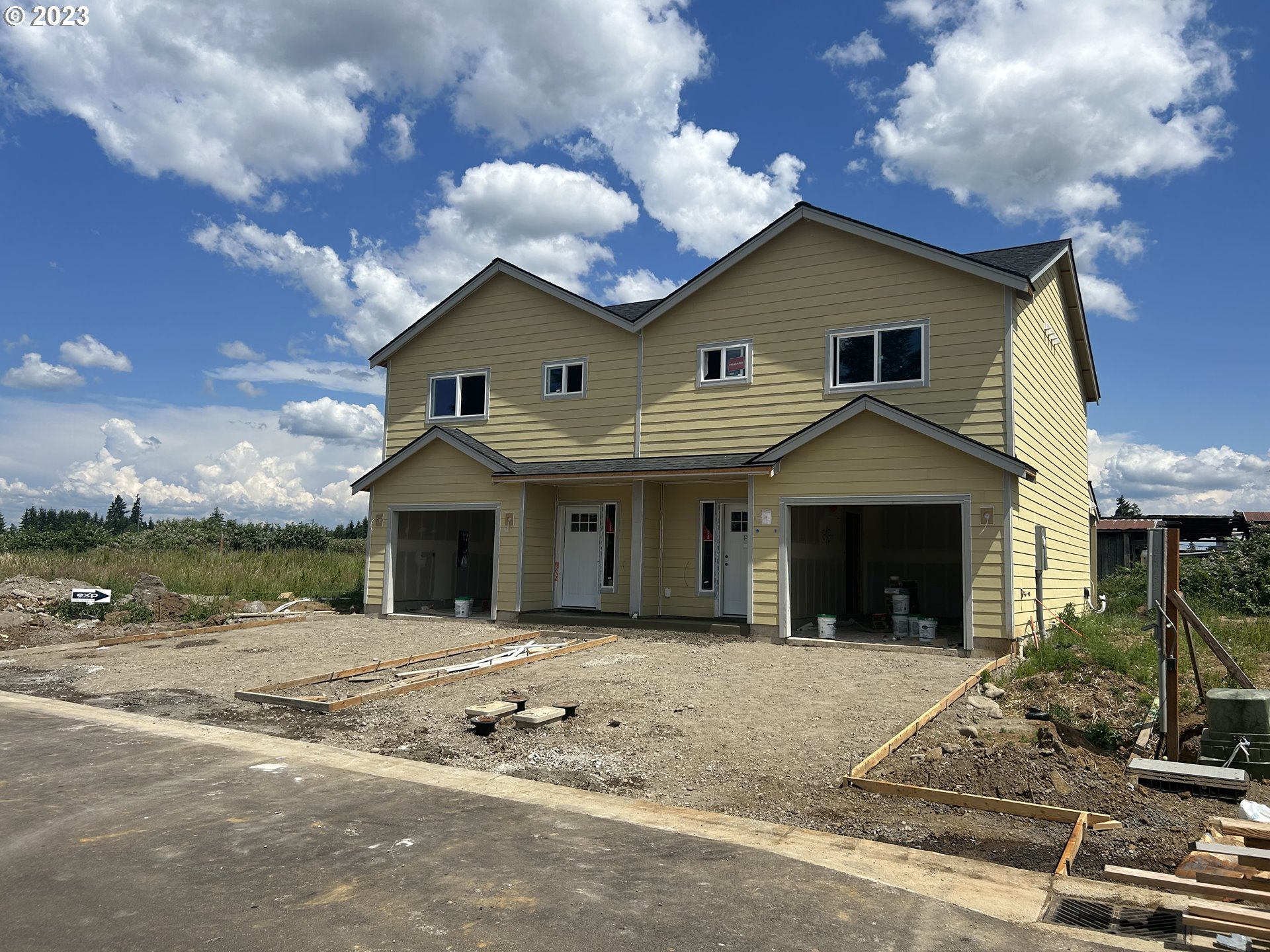 1006 Peach Road Winlock, WA 98596 - Photo 2 of 15 a front view of a house with garden