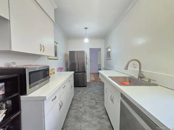 $388,000 | 46 Grace Avenue, Unit 2J, Great Neck, NY 11021