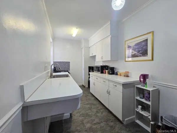 $388,000 | 46 Grace Avenue, Unit 2J, Great Neck, NY 11021
