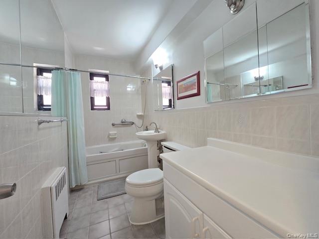 46 Grace Avenue, Unit 2J Great Neck, NY 11021 - Photo 17 of 20 a bathroom with a sink a toilet and a bathtub