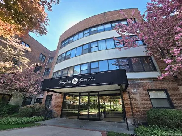 $388,000 | 46 Grace Avenue, Unit 2J, Great Neck, NY 11021