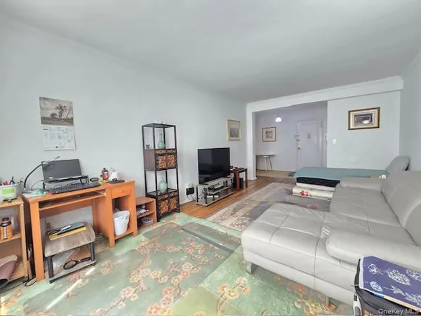 $388,000 | 46 Grace Avenue, Unit 2J, Great Neck, NY 11021