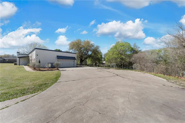 $475,000 | 300 Baker Lane, Robinson, TX 76706