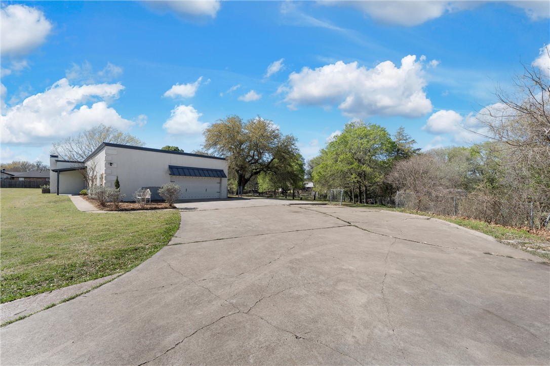 300 Baker Lane Robinson, TX 76706 - Photo 2 of 34