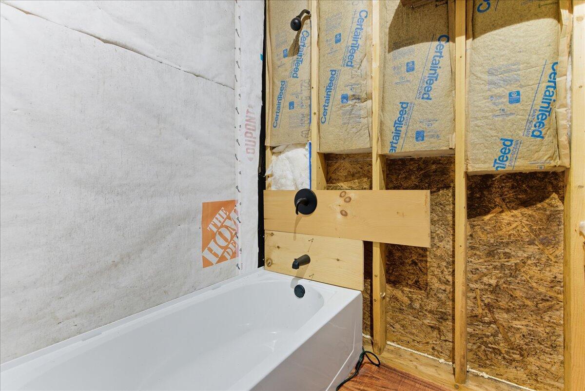 463 Clover Mill Road Farmington, ME 04938 - Photo 7 of 29 Bathtub