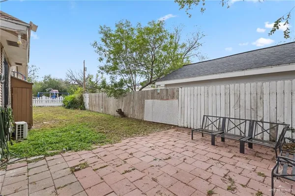 $1,200 | 917 North 21st Street, McAllen, TX 78501