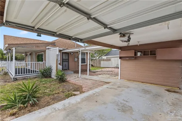 $1,200 | 917 North 21st Street, McAllen, TX 78501