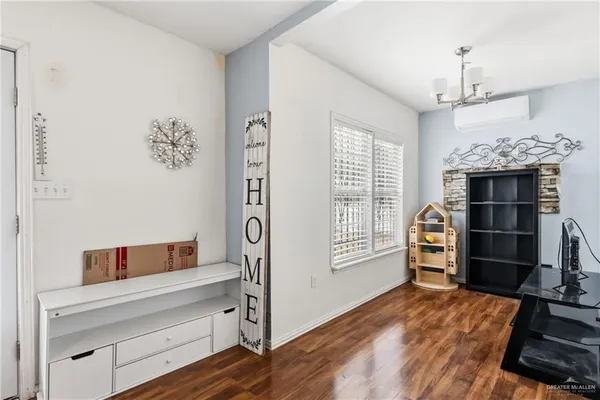 $1,200 | 917 North 21st Street, McAllen, TX 78501