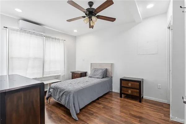 $1,200 | 917 North 21st Street, McAllen, TX 78501