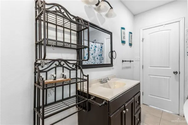 $1,200 | 917 North 21st Street, McAllen, TX 78501