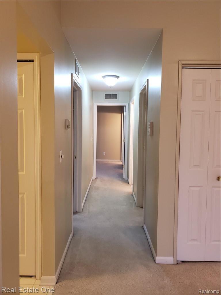 1918 Flagstone Circle Rochester, MI 48307 - Photo 12 of 18 20190117_083351.jpg