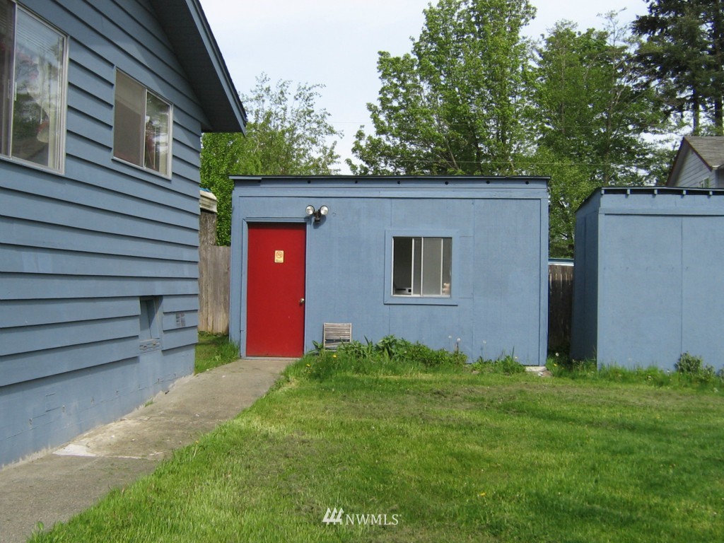 11715 Center Road Everett, WA 98204 - Photo 3 of 10