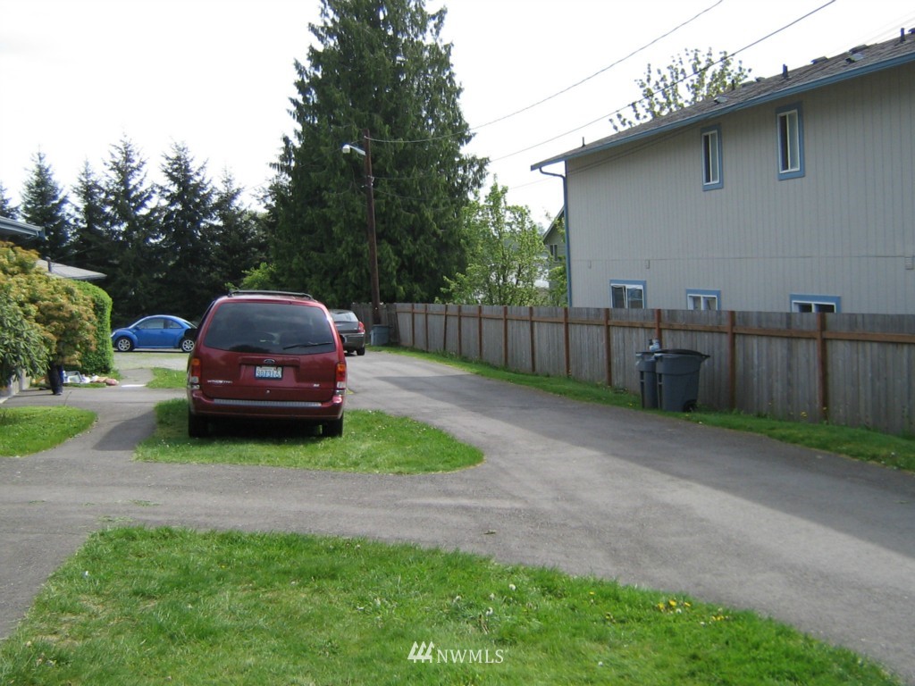 11715 Center Road Everett, WA 98204 - Photo 4 of 10
