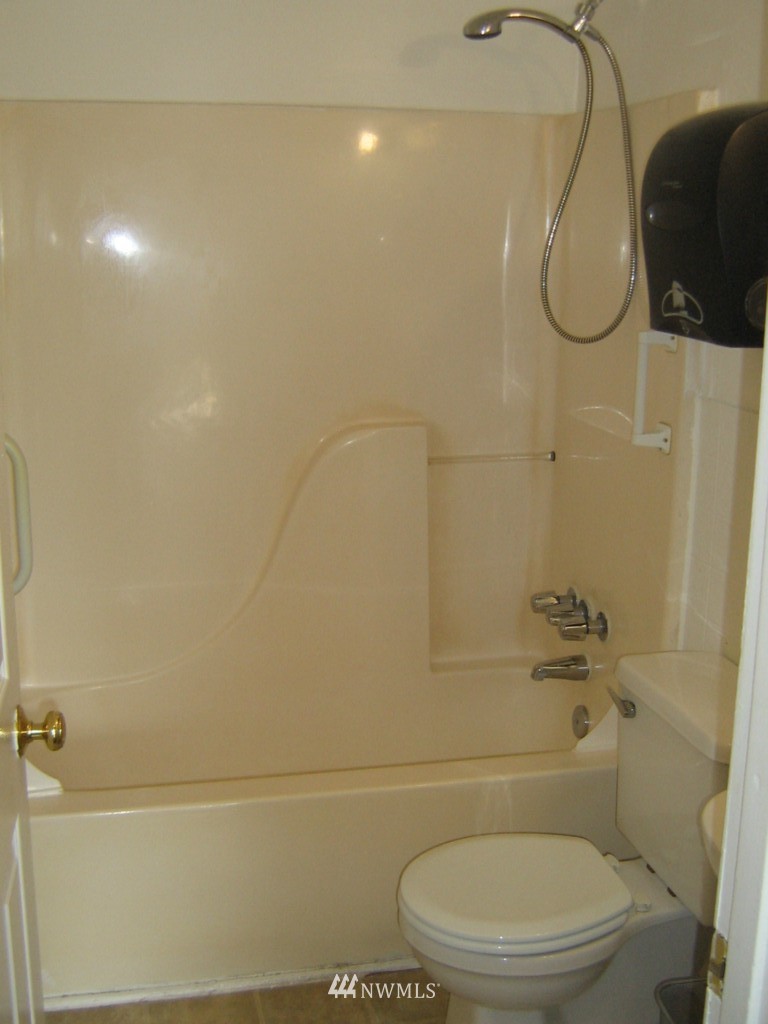 11715 Center Road Everett, WA 98204 - Photo 6 of 10