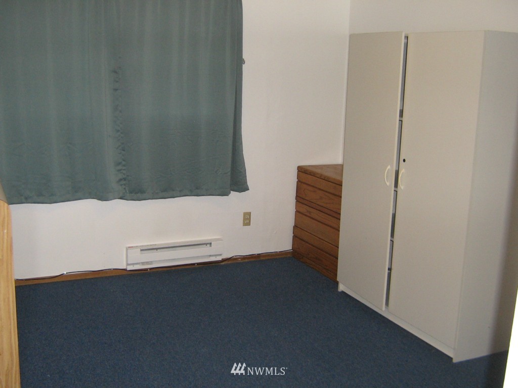 11715 Center Road Everett, WA 98204 - Photo 7 of 10