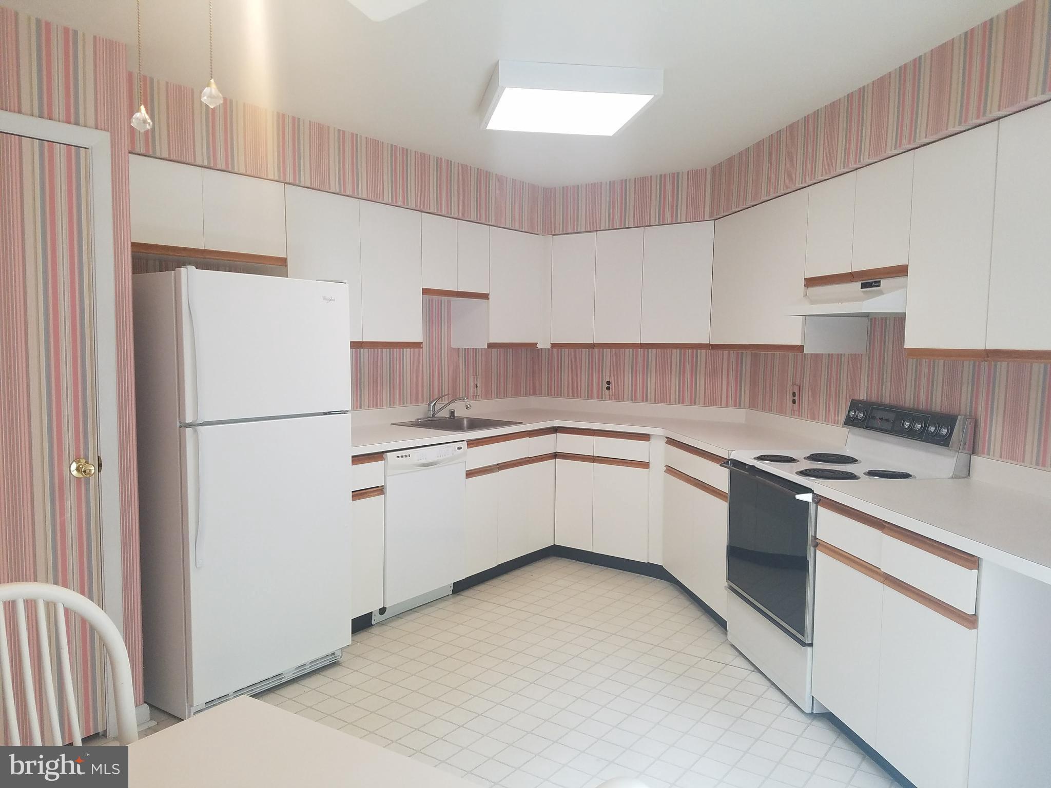 3021 Fallstaff Road, Unit 508B Baltimore, MD 21209 - Photo 6 of 22 Kitchen