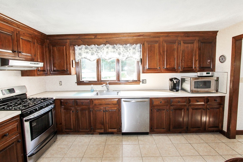 9 Butternut Road Westford, MA 01886 - Photo 7 of 24