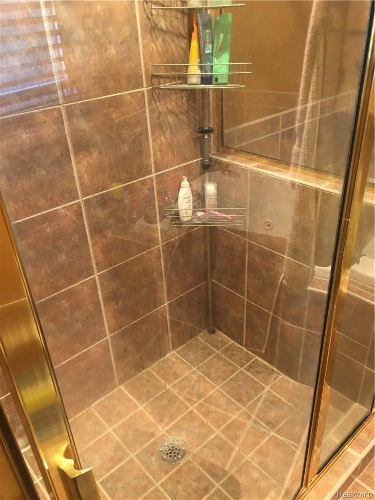 44649 Hanford Road Canton, MI 48187 - Photo 17 of 36 IMG_5382.JPG