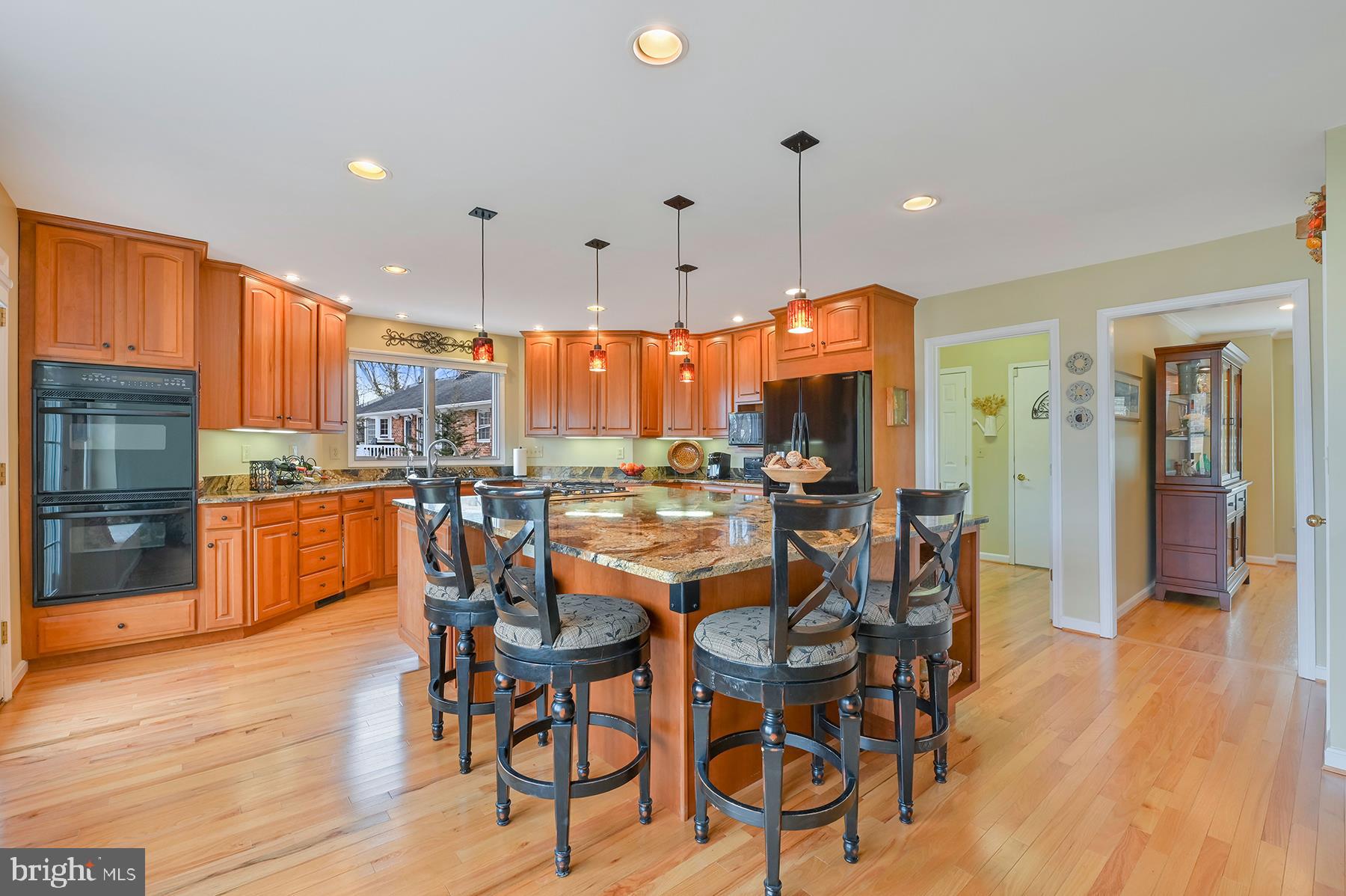 3922 Cove Road Edgewater, MD 21037 - Photo 15 of 47 Casual dining in the gourmet kitchen