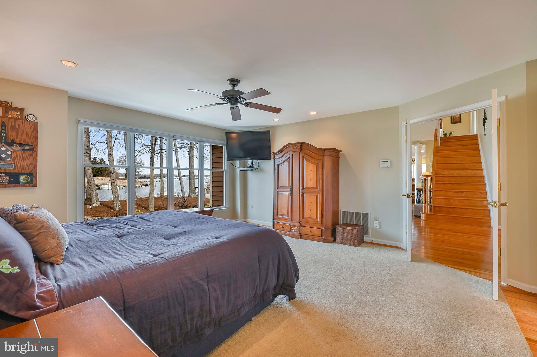 3922 Cove Road Edgewater, MD 21037 - Photo 23 of 47 Spacious bedroom on the main level